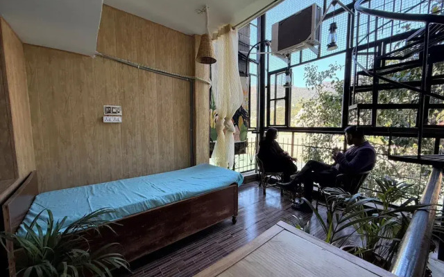 Yes Hotel By The Ganges