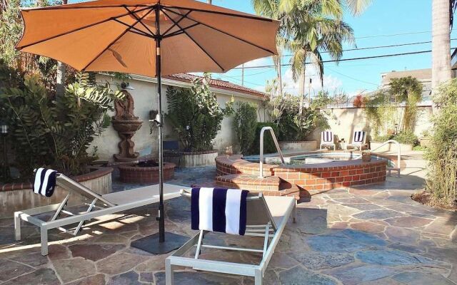 The Belmont Beach Bungalow Pool & Hot Tub!
