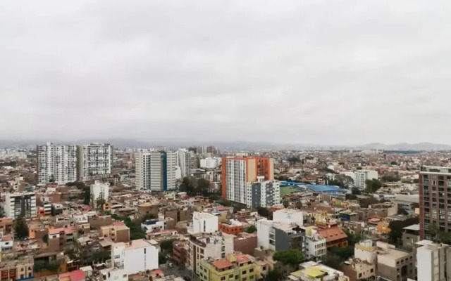 Monochromatic Loft in the Center of Barranco
