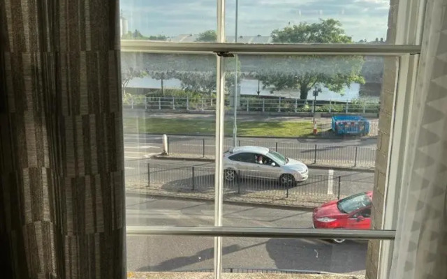 Entire Two Bedrooms Flat with Nice View H2