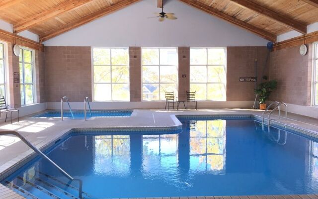 Norwood Inn & Suites