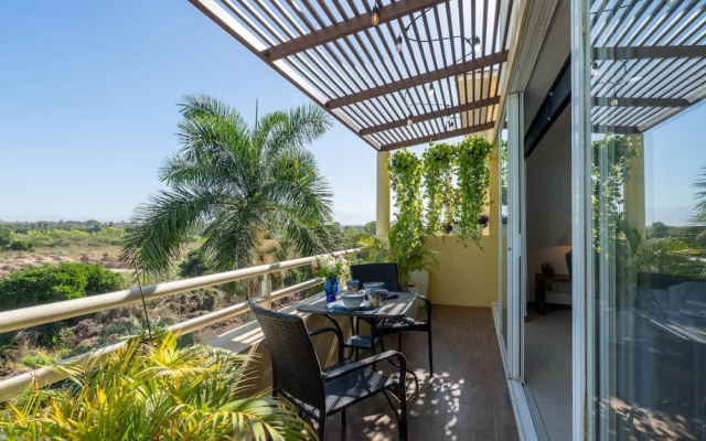 Sleeps 6 Views Beach 1 Block Gated