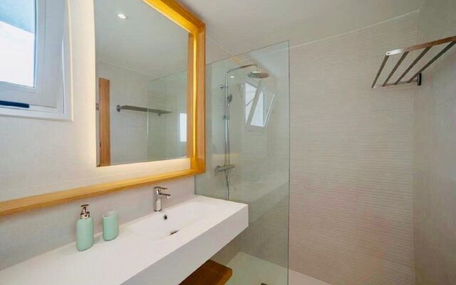 Luxurious Pent House Steps From The Beach C4
