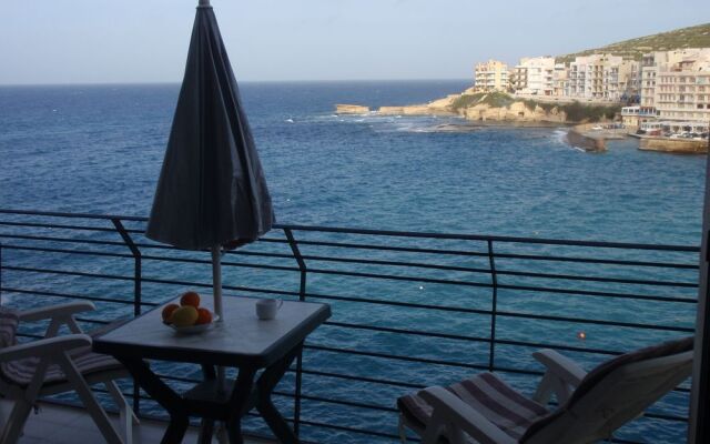 Marsalforn Seafront Apartment- 5 Star Holiday House
