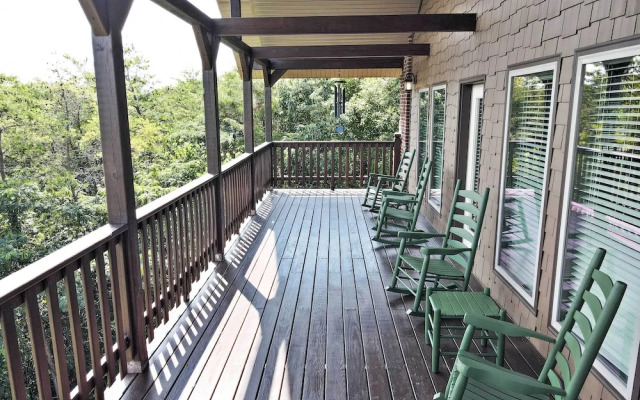 Pet-friendly Smoky Mountain Retreat w/ Game Room!