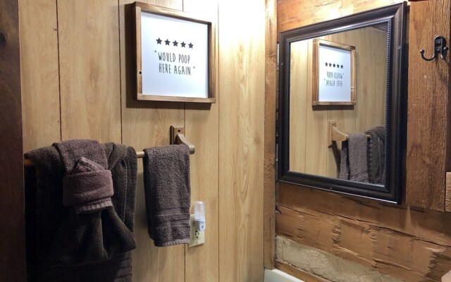 Hanky Panky 1 Bedroom Cabin