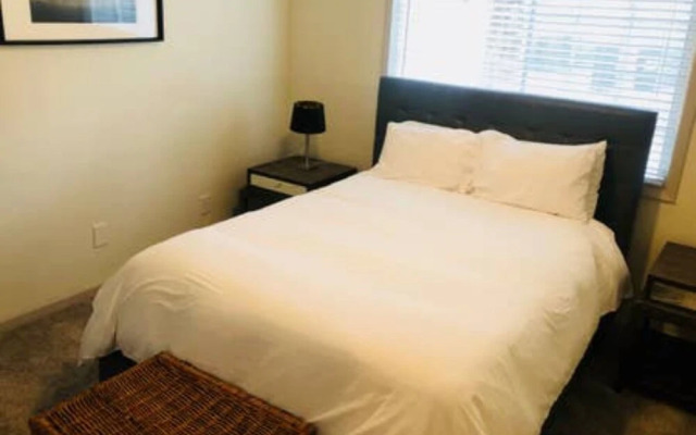 Private 2 Bedroom Midtown Apt