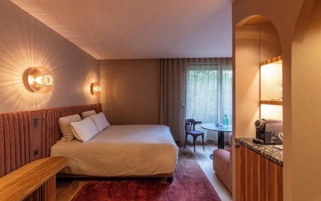 Yndo Hotel