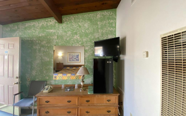Santa Fe Motel Tehachapi by Hotel O