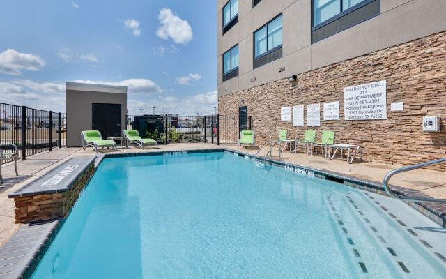 Holiday Inn Express & Suites Fort Worth North - Northlake , an IHG Hotel