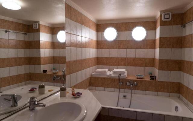 Kallisti stone house apartment