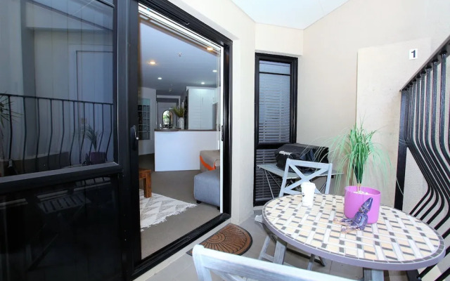 Beautiful Apartment With Patio