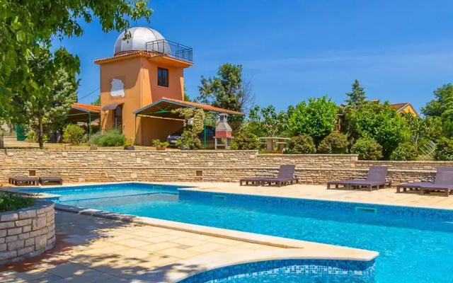 Peaceful Apartment in Pula With Swimming Pool