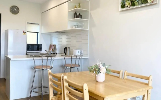 Stunning Townhouse - Walking to Botany Shopping Center
