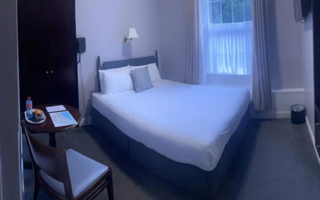 Commodore Hotel