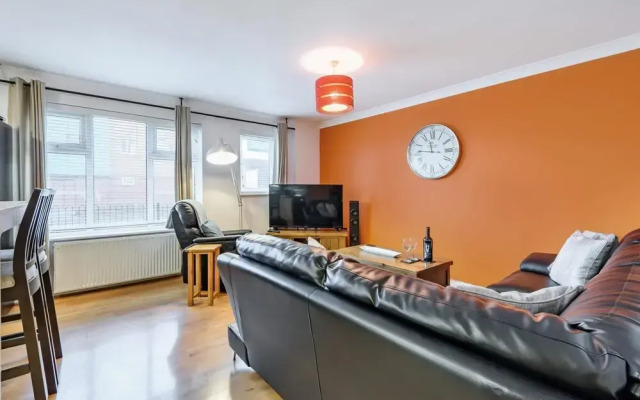 Stylish 2 Bedroom Apartment Central Exeter Parking on Site