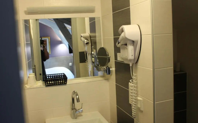 Logis Hotels  Auberge De La Tour   Hôtel Et Restaurant