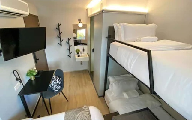 ST Signature Bugis Beach, SHORT OVERNIGHT, 12 hours: check in 7PM or 9PM – Guest Rooms – Singapore