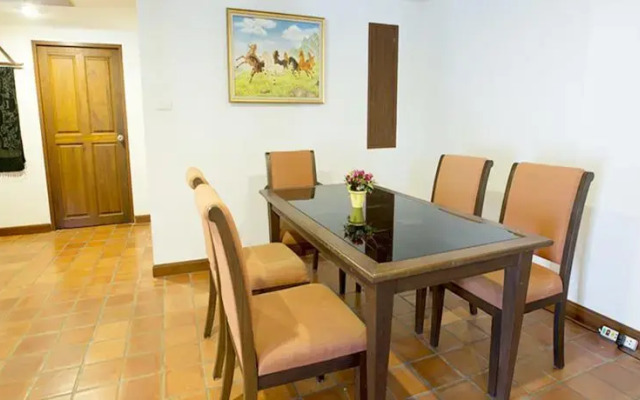 Lovely Nai Harn Apartment