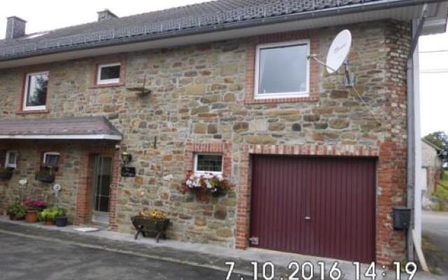 Quaint cottage in Bullingen with Terrace