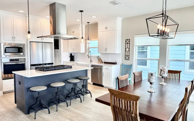 Salty Dog 5 Bedroom Home by RedAwning