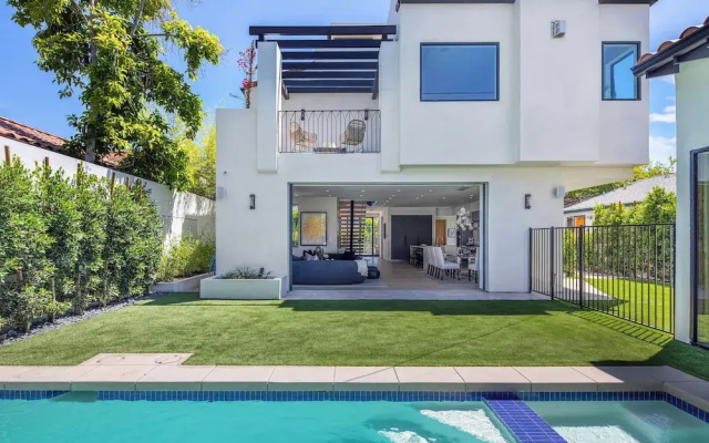 Elegant Melrose Home w Pool and Private Rooftop