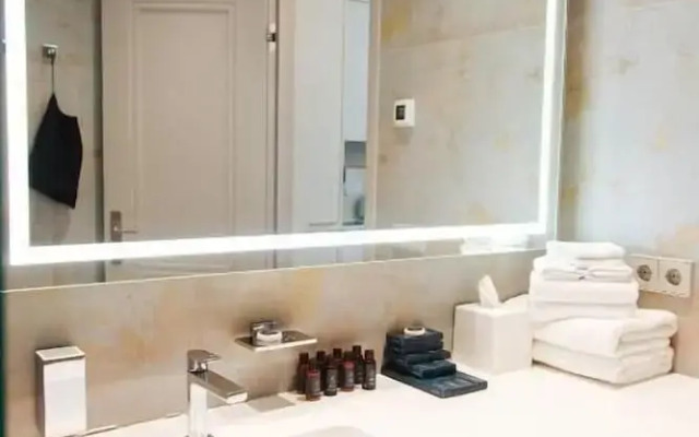 Roze Center Apartments