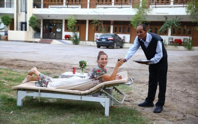 Rezeiky Hotel And Camp Luxor