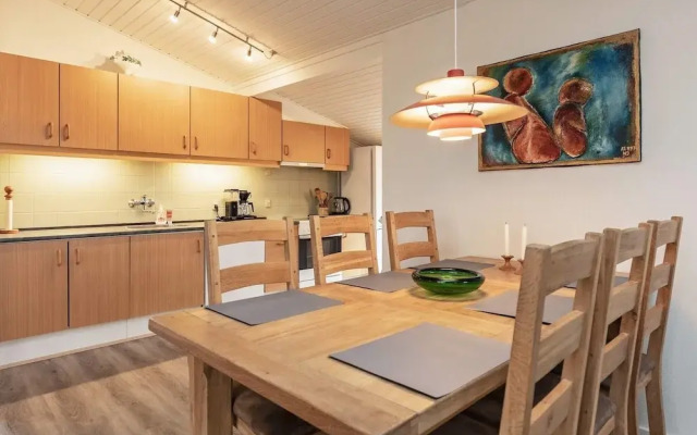 6 Person Holiday Home in Vaeggerlose