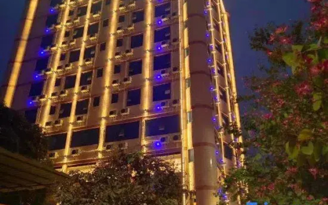 Vienna Hotel (Nanning Yudong Yinhai Avenue Jinxiang Metro Station)