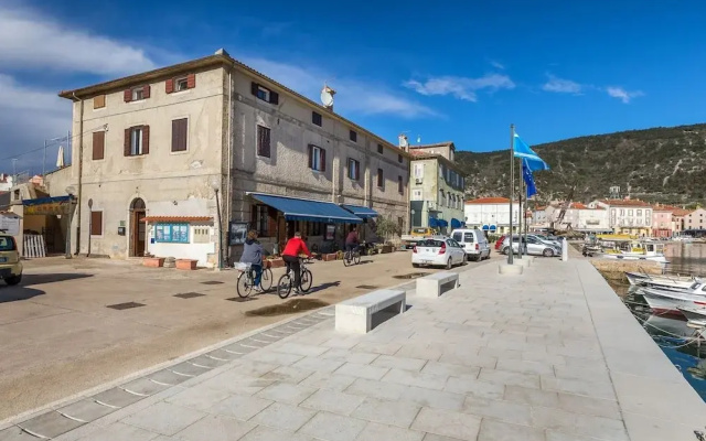 Sea-view Apartment With Terrace
