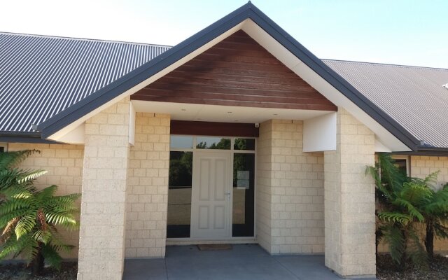 Claremont Country Lodge B&B