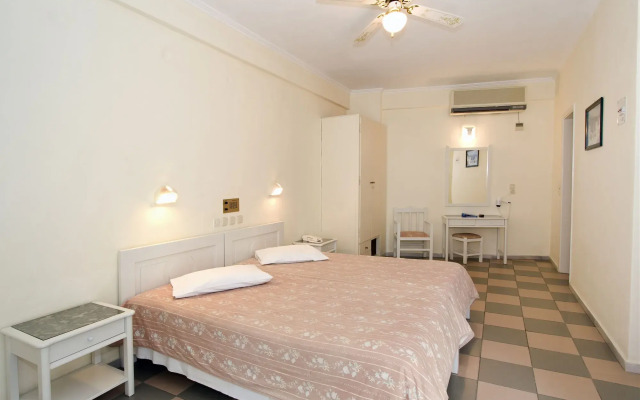 Kamari Beach Hotel