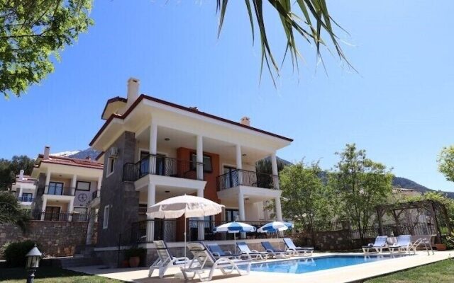 Villa MAS2 by JoyLettings