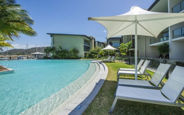 Blue on Blue Apartment 815