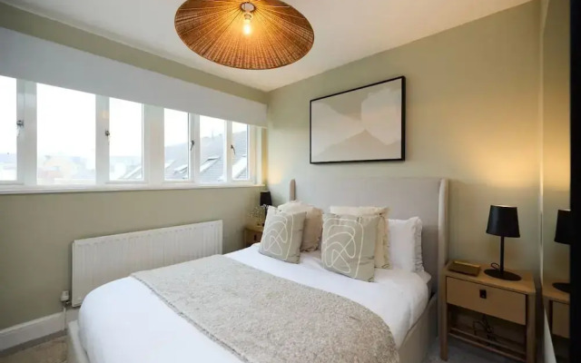 The Isleworth Place - Stunning 1bdr Flat With Balcony