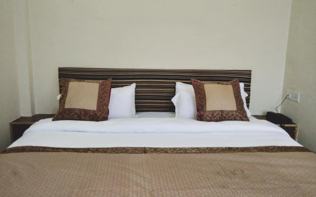 Palace on steps – Guest Rooms – Varanasi