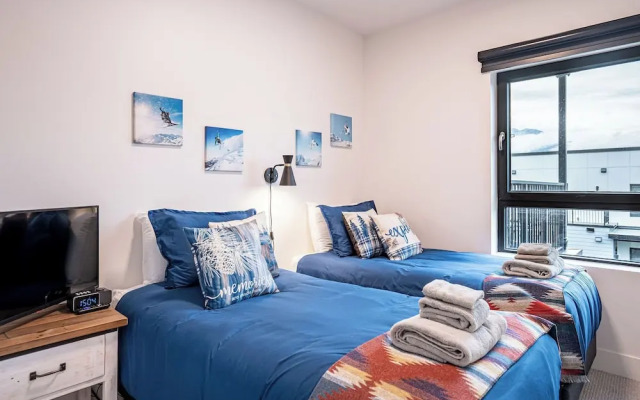 Alpine Retreat by Revelstoke Vacations