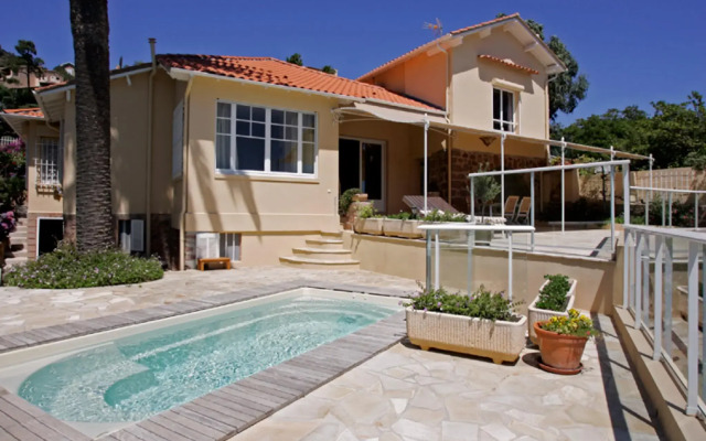 Villa With Private Beach - Villa Lou Cade