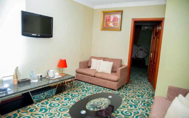 Lush Garden Business Hotel