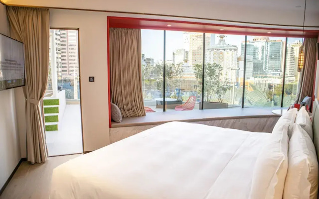 YOHO Resorts World Hotel