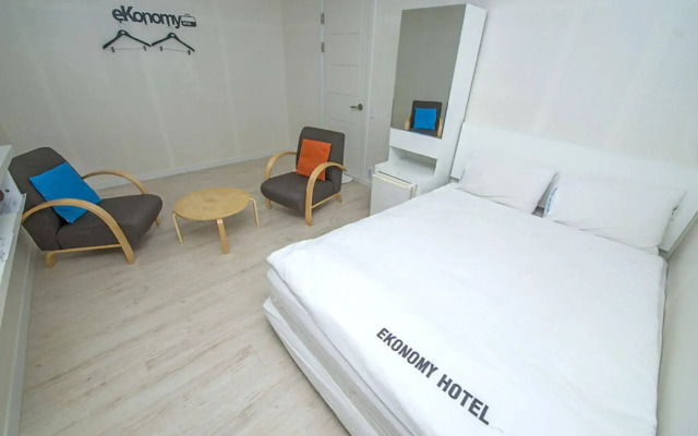 Ekonomy Hotel Yeosu