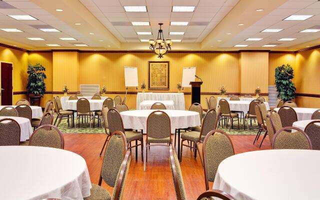 Holiday Inn Express & Suites Millington by IHG
