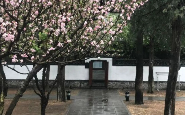 Wofo Villa Courtyard Hotel
