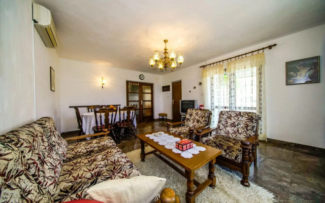 Apartment Franka - 350 m from sea: A1 Postira. Island Brac