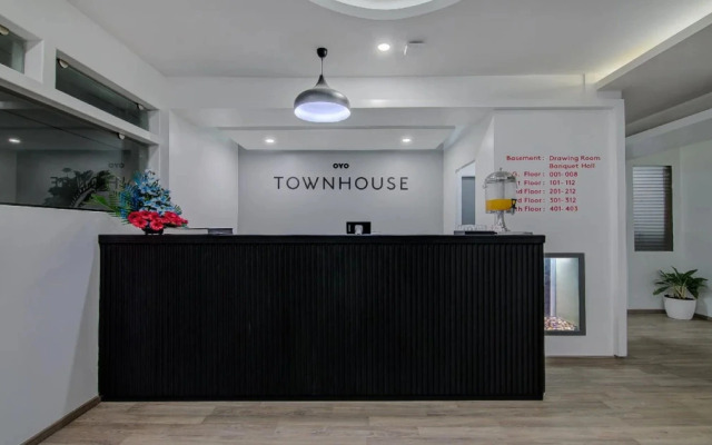 OYO Townhouse 047 Kanakpura Road