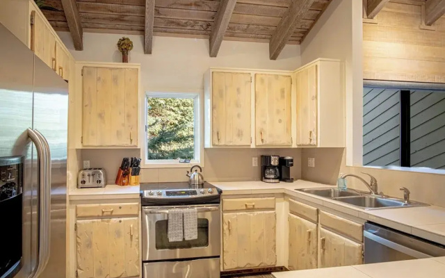Snow Creek 1554 - Ski-in/ski-out + Pool & Hot Tub