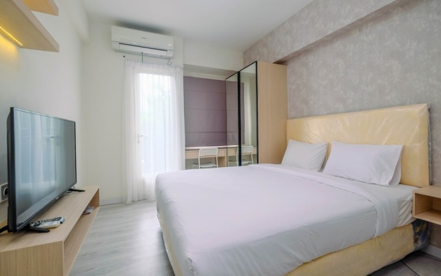 Graceful Studio Room At Podomoro Golf View Apartment By Travelio – Guest Rooms – Depok