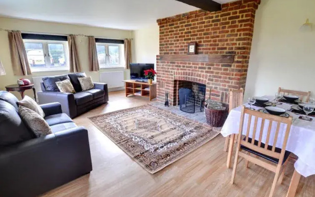 Holiday Home Walnut