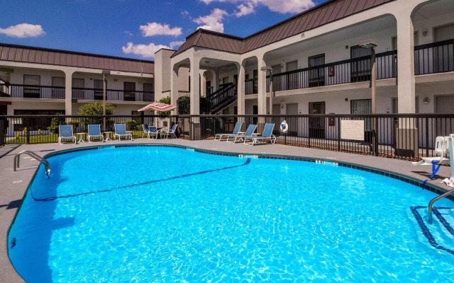 Clarion Inn Cleveland near University